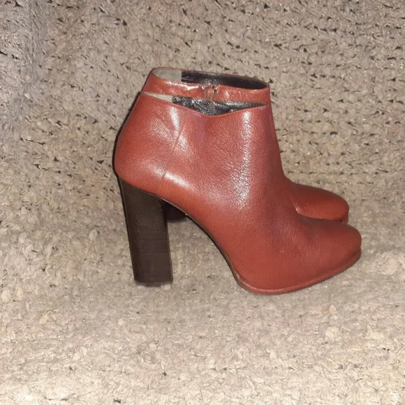 HOSS INTROPIA-ANTHROPOLOGIE-Mahogany Leather-Curved Heel Booties-Sz 39-Excellent - Picture 4 of 7